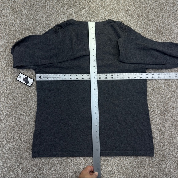 NEW Vince Camuto Gray Top Women’s Size L - Picture 7 of 15